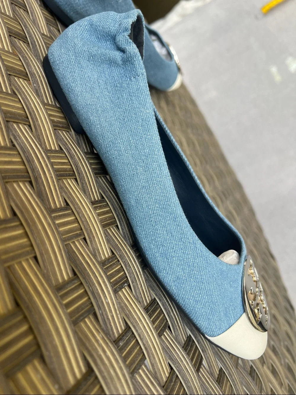 TORY BURCH Denim Leather Toe ballerina flats blue cream size 8